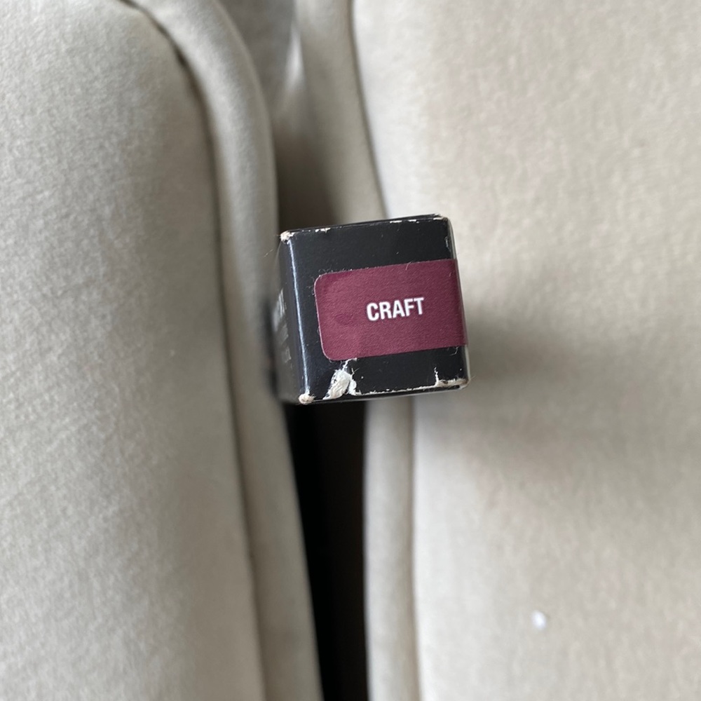 A fullpigment matte formula that dries to weightless powder for smudgeproof wear